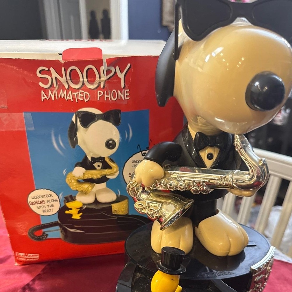 Vintage Peanuts Snoopy Joe Cool Saxophone Animated Phone 50th Anniversary Boxed